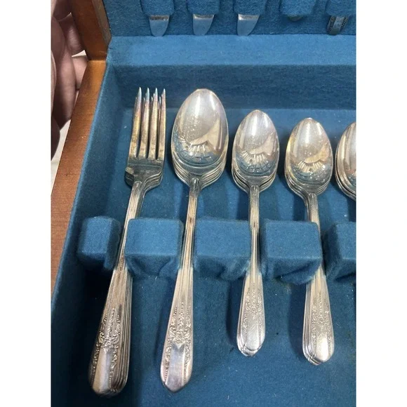 VTG WM. Rogers Mfg Co. Extra Plate 37 Piece Silverware Set in Box